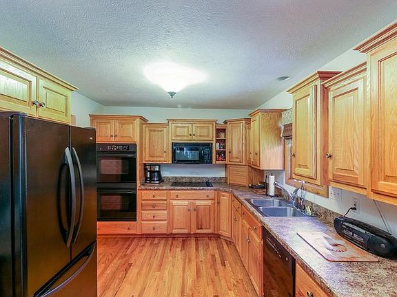 3rd image of 7321 Free Ave