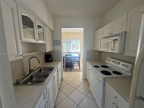 3rd image of 7085 Nova Dr APT 203