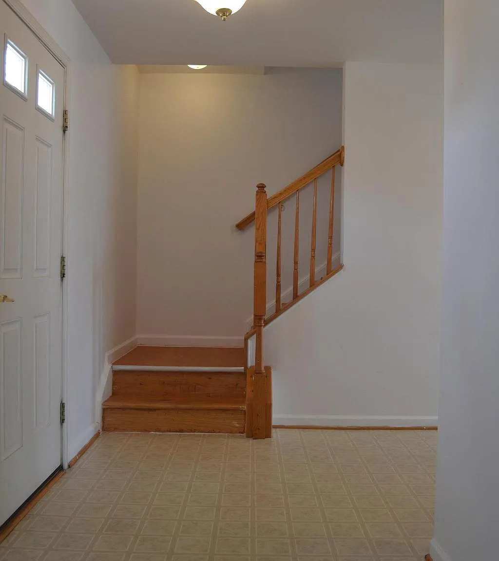 6 bed, 3.5 bath, 2187 sqft, $2,900 — Photo 2
