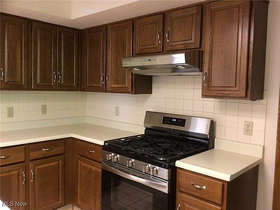 5th image of 7589 Eisenhower Dr