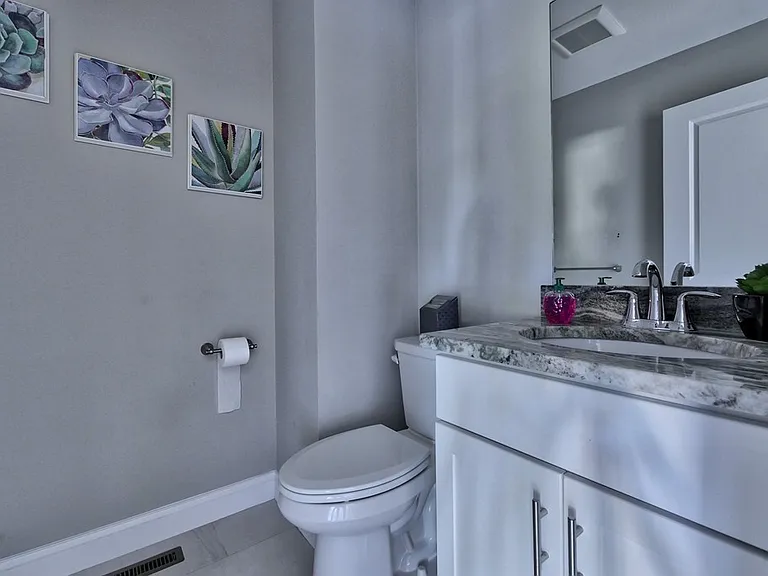 401 E Merrimack St #15 — Photo 3
