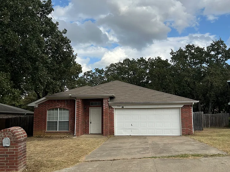 7331 Meadows Dr — Photo 2
