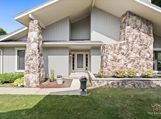 1316 Kempton Dr, Libertyville, IL 60048