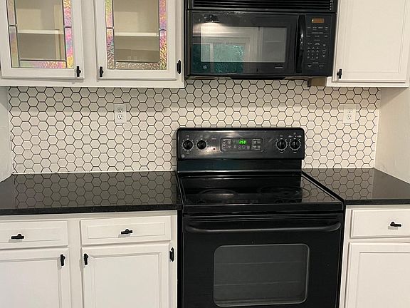 4th image of 1120 E Elmwood Dr