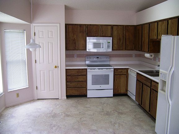 Eat-in kitchen