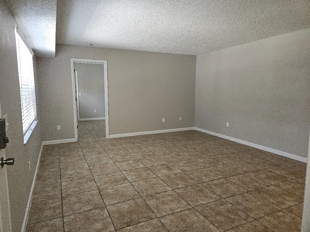 2 bed, 918 sqft, $1,650 — Photo 3