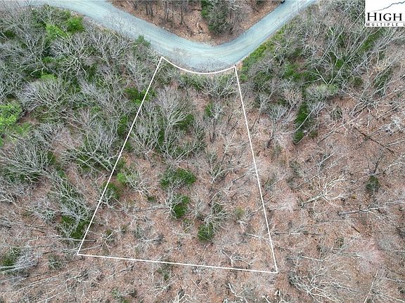 3rd image of 148 Rhododendron Drive