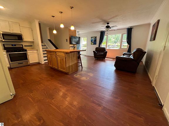 5th image of 3811 Forest Lakes Dr