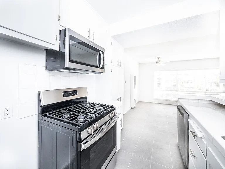 336 S. Alexandria Ave — Photo 16