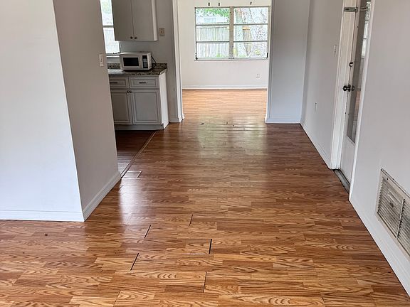 2nd image of 1420 Whitehall Ln
