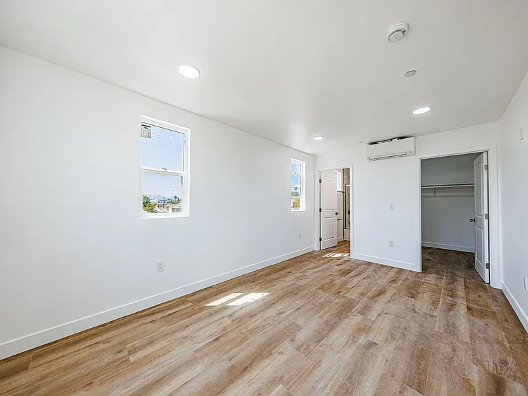 Huge 2, 3 & 4 Bed 2026 Townhomes — Photo 110