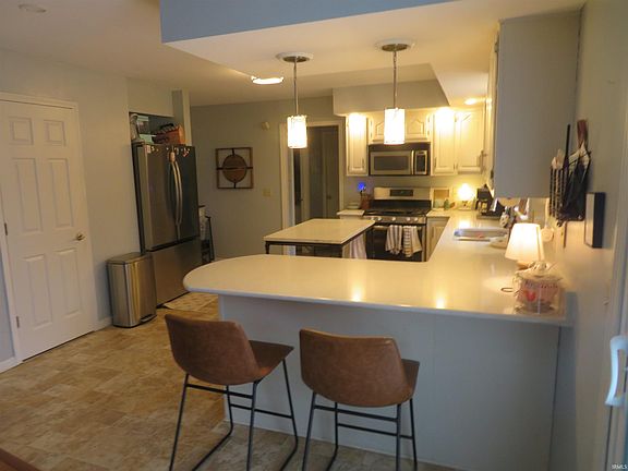 4th image of 10040 Belmont Ct