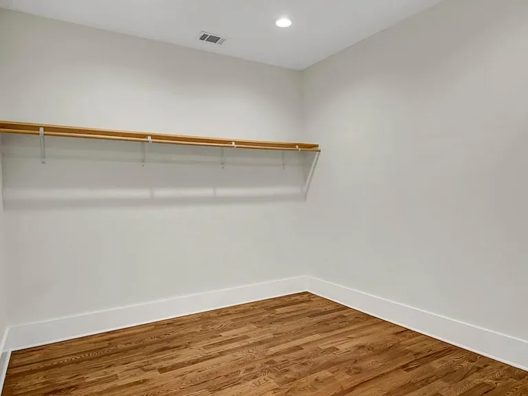 1442 Mercer Ave — Photo 22