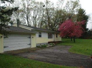 3800 Rush Lake Rd, Pinckney, MI 48169