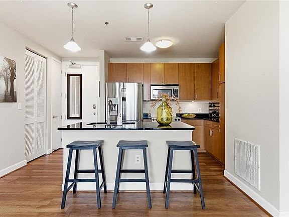 4th image of 711 Cosmopolitan Dr #517
