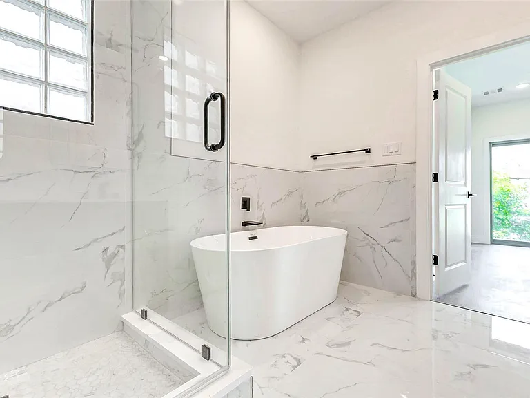 5638 Dolores St — Photo 31