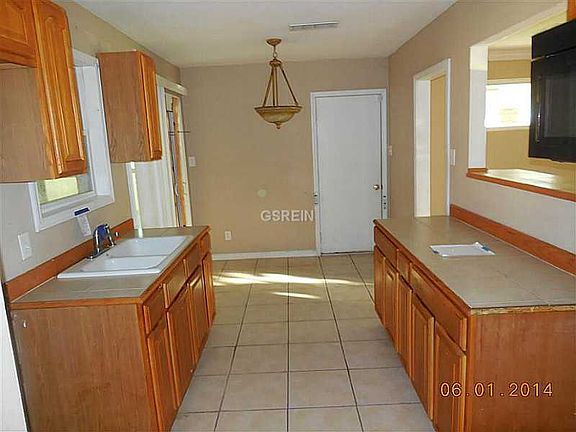 5th image of 4827 Longfellow Dr