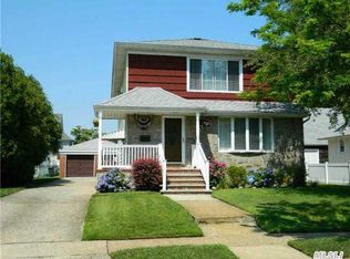 31 Summit Ave, Lynbrook, NY 11563