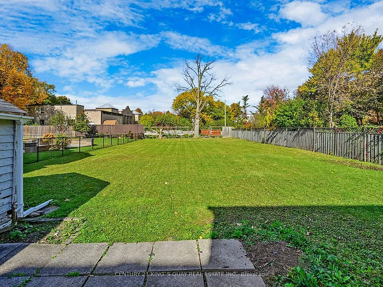 60 Northwood Dr — Photo 31