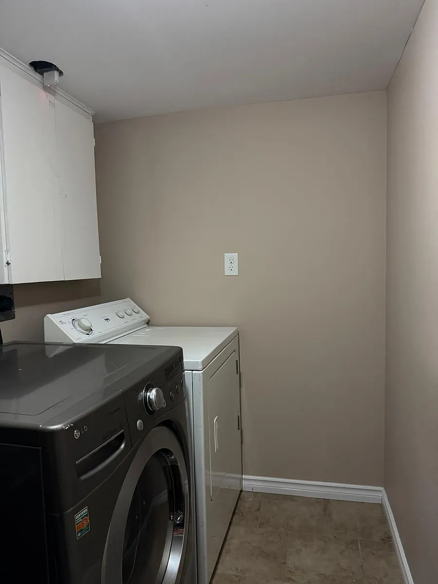 Building Photo - 9370 Aire Ct
