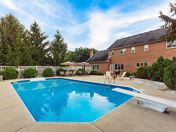 2nd image of 7720 Laurelwood Dr