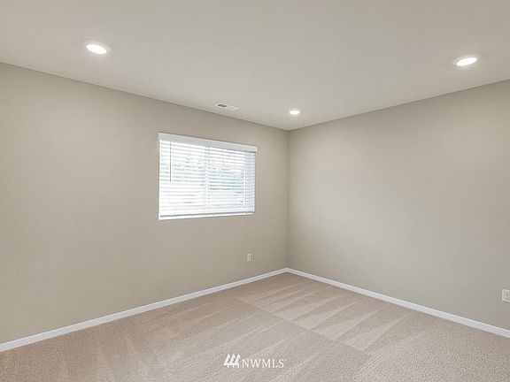 4th image of 6556 Yorktown Pl NE