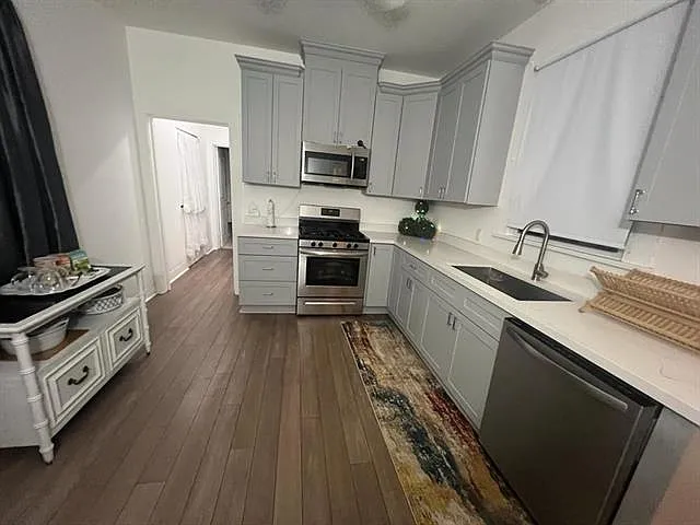 2 bed, 1.0 bath, 975 sqft, $1,475 — Photo 4