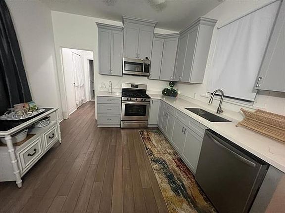 4th image of 2844 Hiawatha St