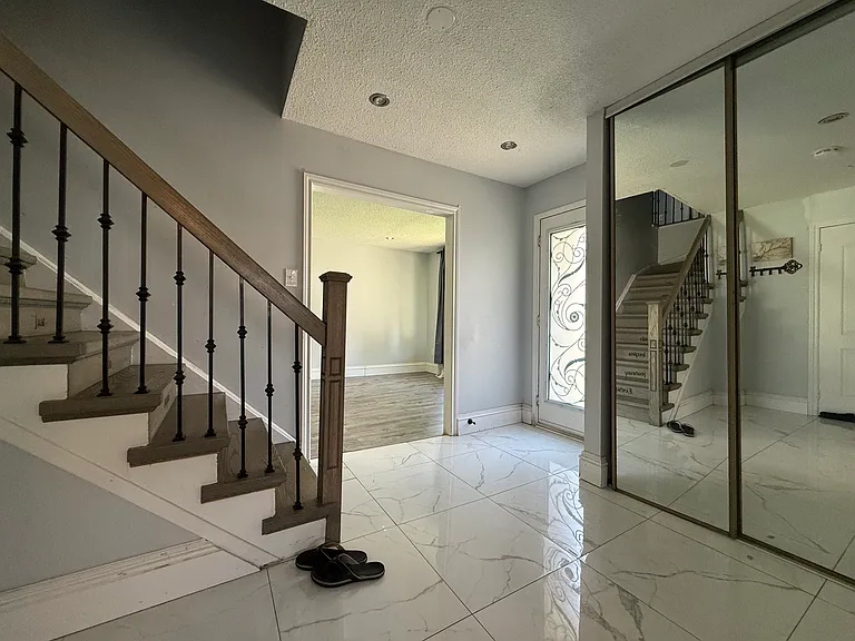 70 Jill Cres — Photo 22