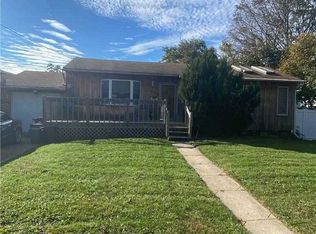 82 Applegate Dr, Central Islip, NY 11722