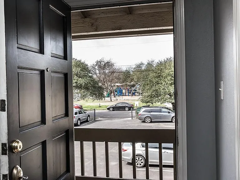 4209 Burnet Rd #206 — Photo 2