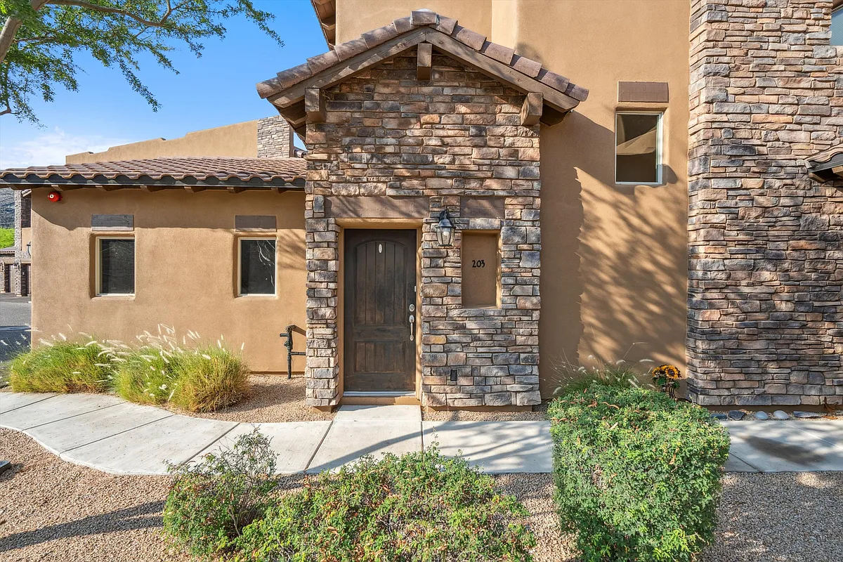 Building Photo - 6145 E Cave Creek Rd #203