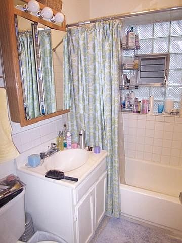 1st image of 4038 N Southport Ave APT 1E