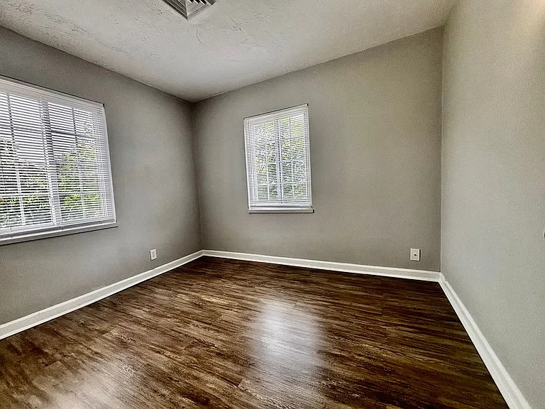 523 Hadley Avenue — Photo 16