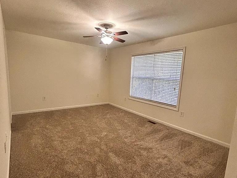 1261 Fords Pointe Cir #1261 — Photo 8
