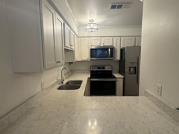 2nd image of 408-419 E Gaston St #413B