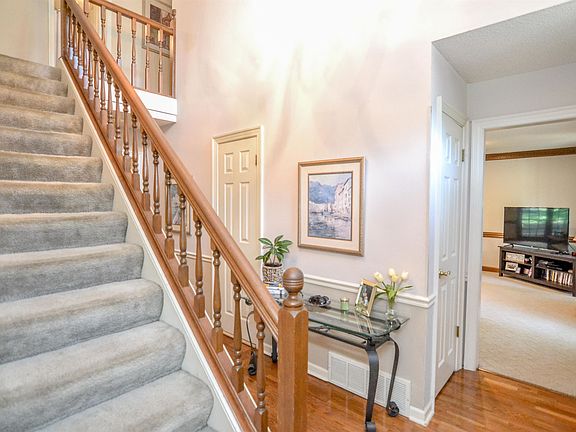 3rd image of 8619 Beckenham Dr