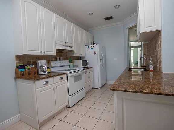 4th image of 441 3rd St