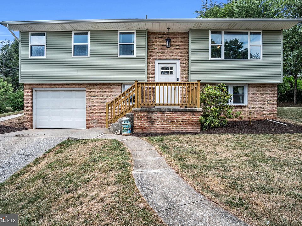 1st image of 105 Greenwood Dr