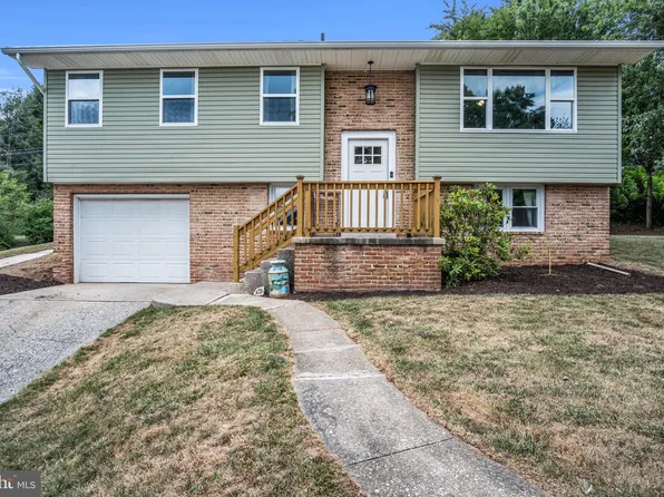 105 Greenwood Dr, New Cumberland, PA 17070