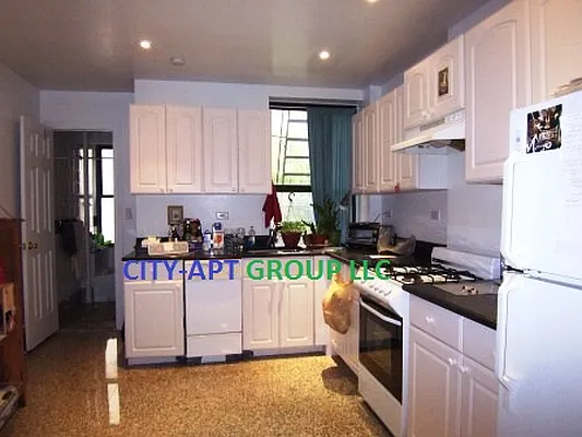 Rented by Friedman Roth Realty | media 18