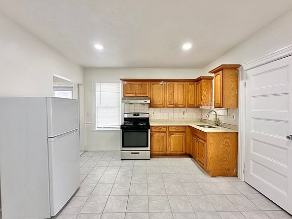 2nd image of 11 N Payne St Unit 11