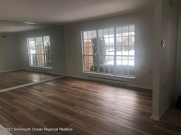2nd image of 35 Greenwich Ave