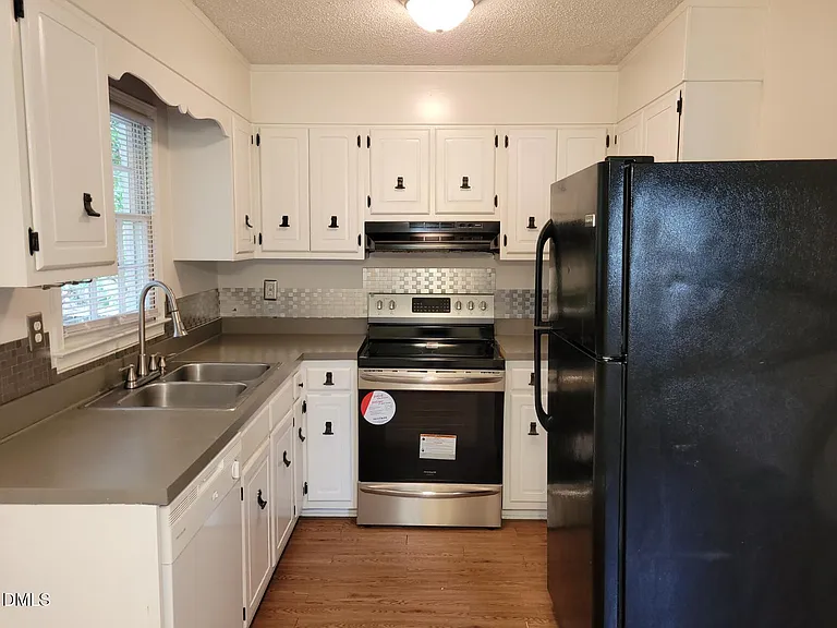 304 Holtz Ln — Photo 5
