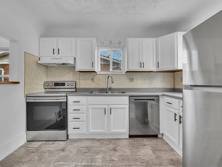 928 Lacasse Blvd — Photo 4