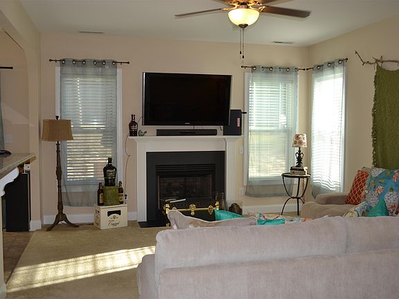 2nd image of 315 Dartmoor St