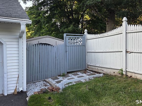 5th image of 224 Amity Street