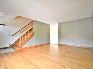 476 Woodbridge St APT 1, Manchester, CT 06042