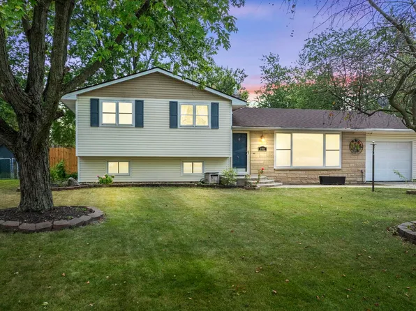6902 Sunland Dr, Fort Wayne, IN 46815