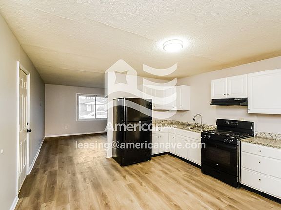271966_004_kitchen_4.jpg